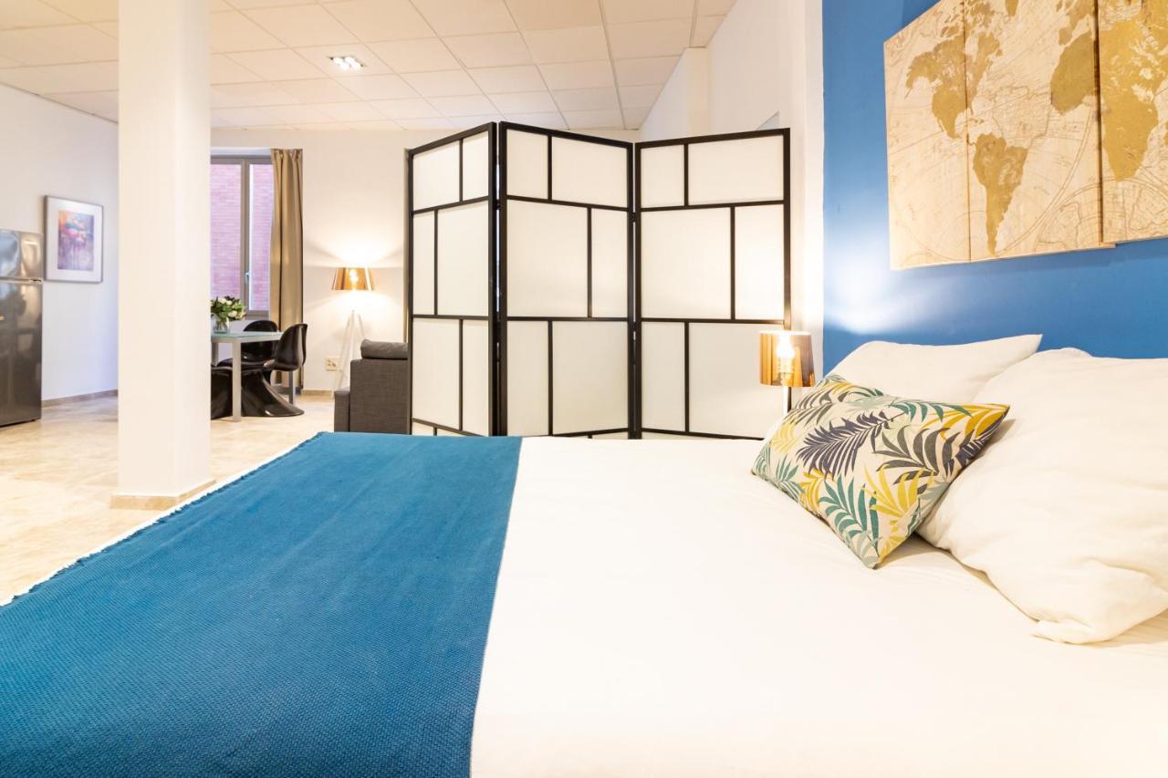Saenz Suites Gallery By Bossh! Apartments Malaga Exterior photo
