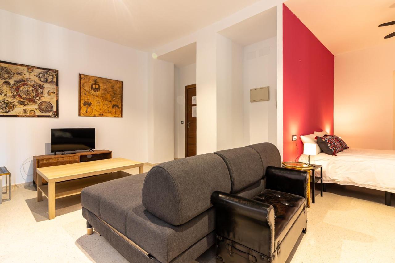 Saenz Suites Gallery By Bossh! Apartments Malaga Exterior photo