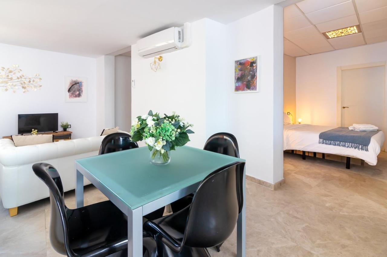 Saenz Suites Gallery By Bossh! Apartments Malaga Exterior photo